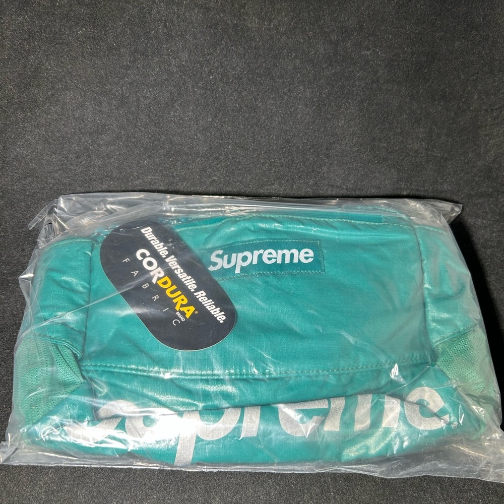 Supreme Teal belt bag FW17 NWT! Never used! Still sealed up! 🔥